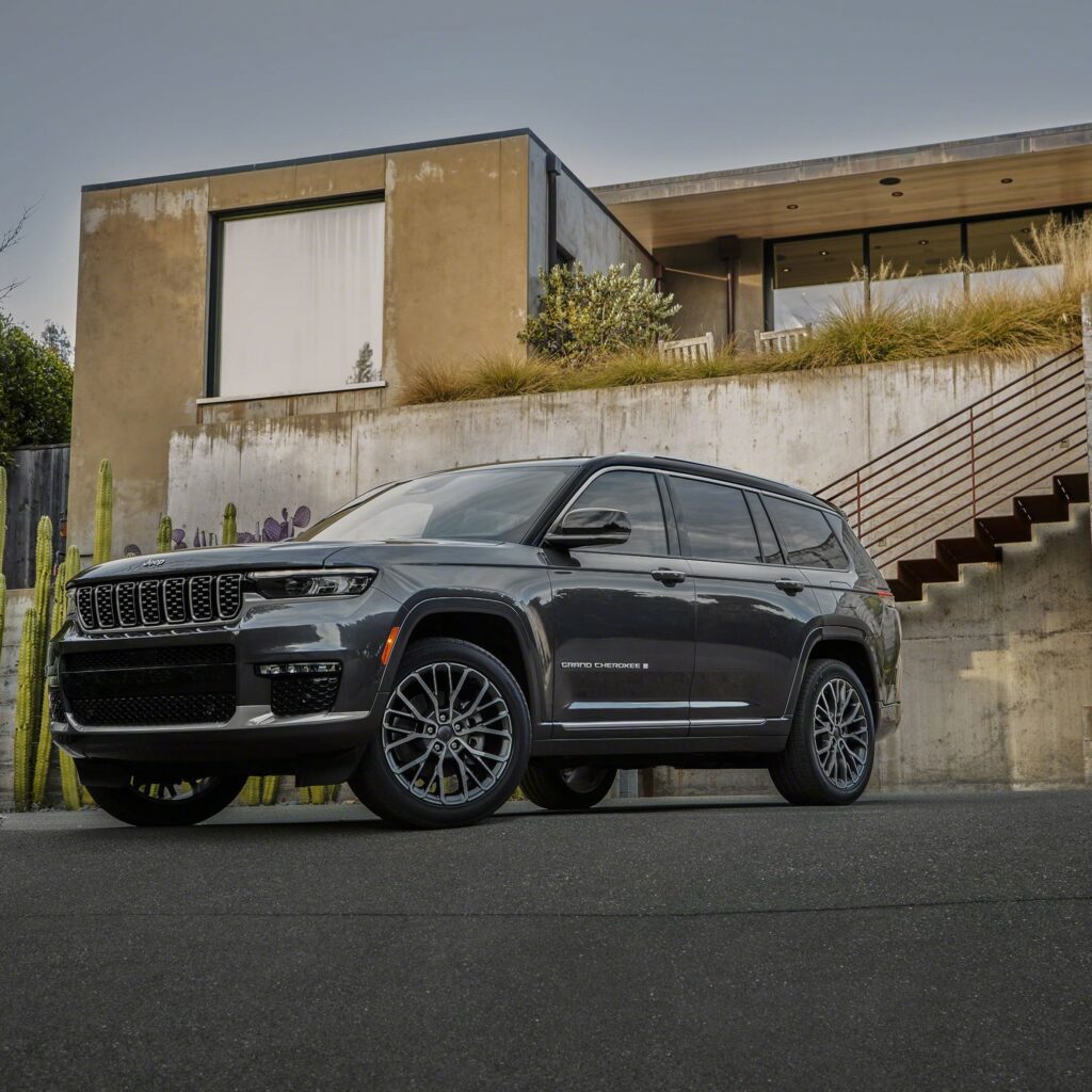 Fiat Chrysler divulges new three-row Jeep Grand Cherokee SUV